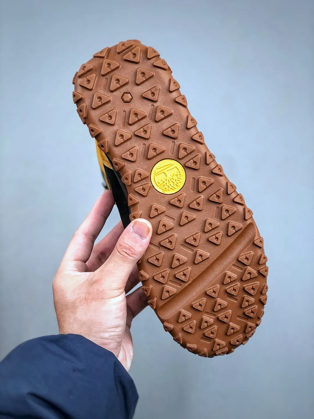 Welfare special offer 💰398 New arrival 🚀Timberland Timberland outdoor high-top casual Martin boots series Guangdong factory quality Original box original packaging The fabric is made of Italian 🇮🇹 top-grade frosted fine-grained cowhide. It is paired with anti-odor and anti-corrosion genuine leather latex insoles to give you a perfect wearing experience. High-quality and durable, a must-have for sportsmen. Specially designed to treat those who are not handsome. High-quality and first-class foot feel. Size: 39-44